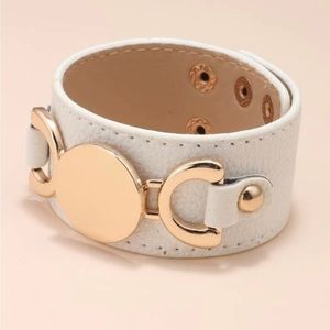 NWOT Metal Decor Bracelet